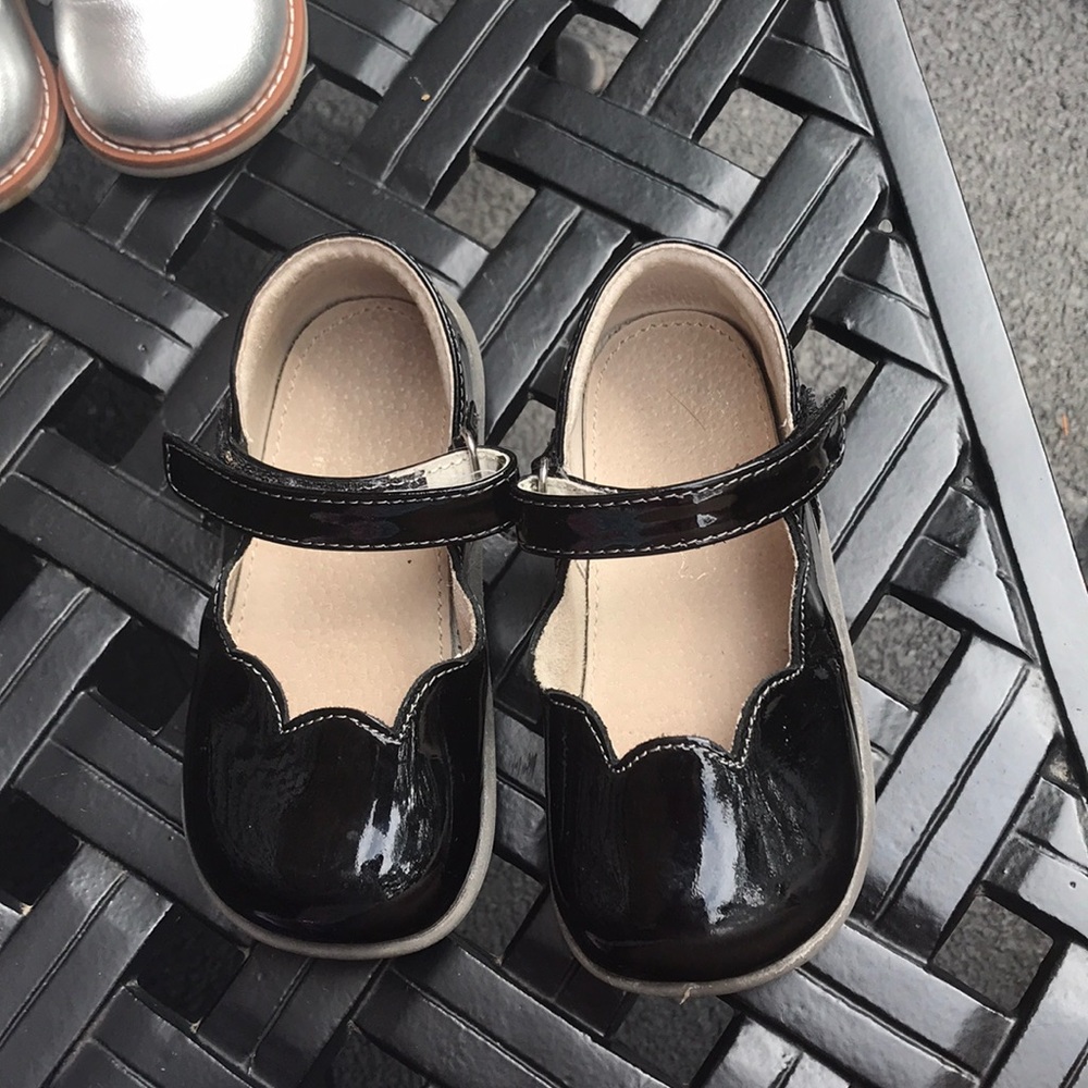 Kai size 8 black shoes